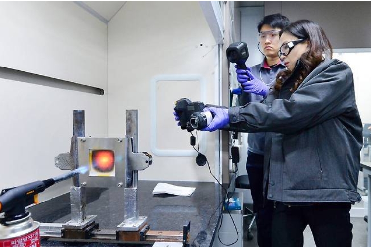 꿈의 단열제 에어로젤 주문폭주… 증설 검토”