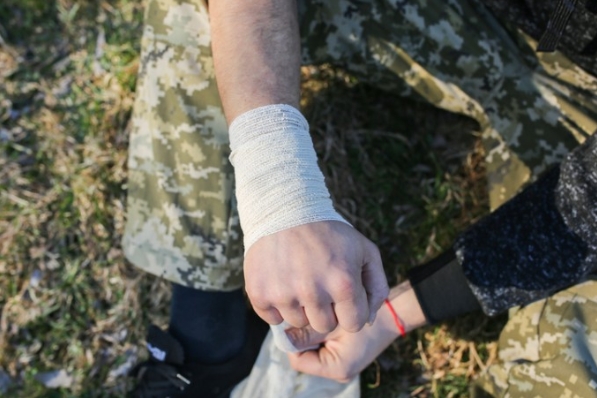 뿌리면 1초만에 출혈 멈추는 파우더 지혈제뿌리면 1초만에 출혈 멈추는 파우더 지혈제